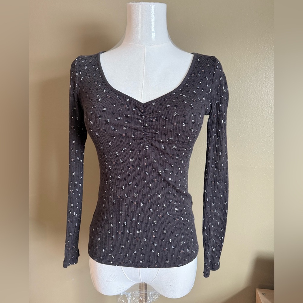 Old Navy Dark Gray Long Sleeve Top with Floral Design